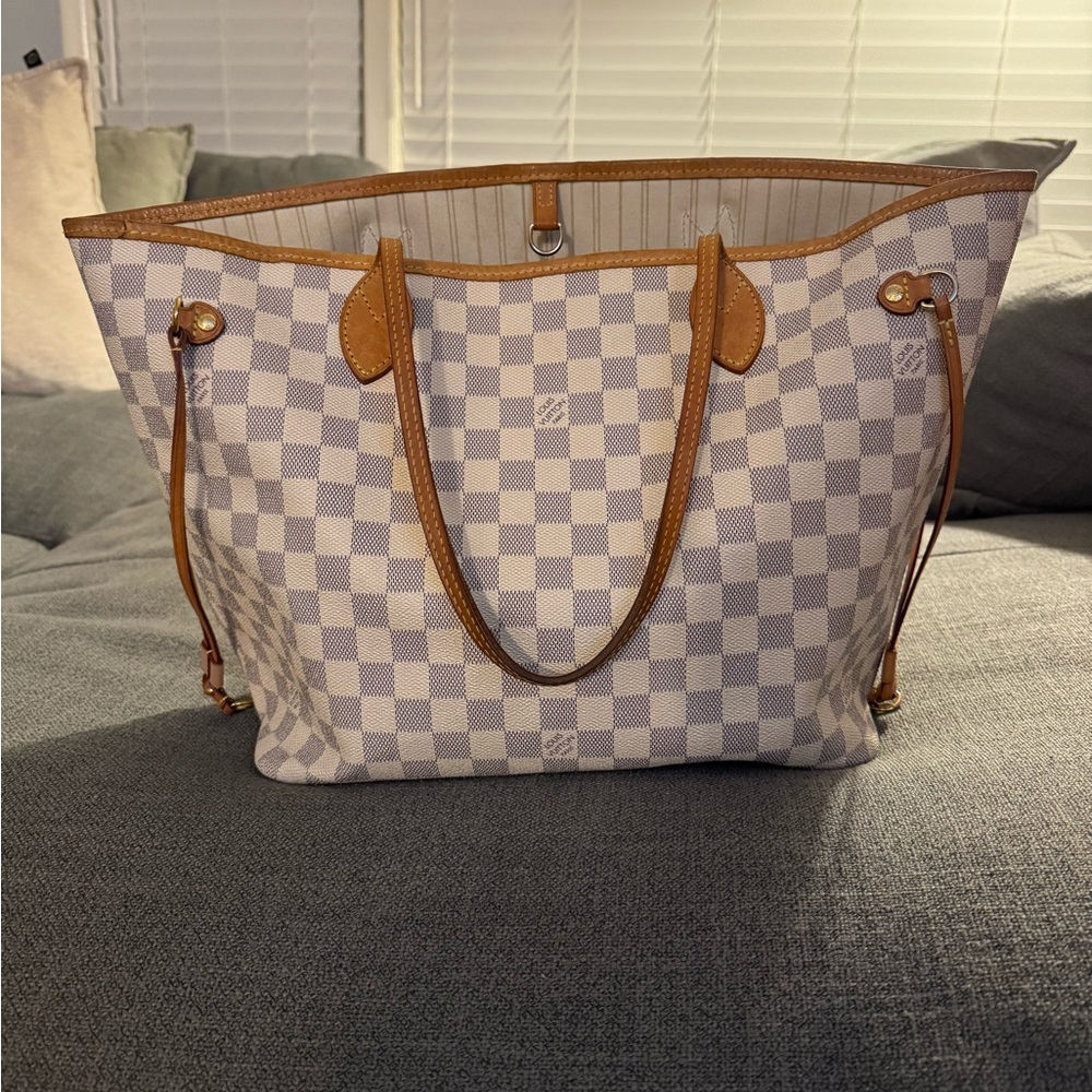 Louis Vuitton MM Neverfull